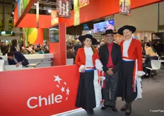 El equipo de Frutas de Chile, con su vestimenta tradicional, aportó un toque de estilo al pabellón campestre.